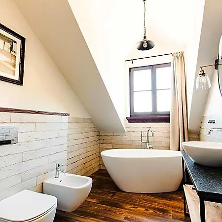 Dwor W Zabuzu Отель 4*