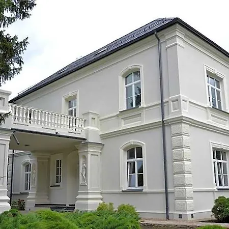 Dwor W Zabuzu Отель