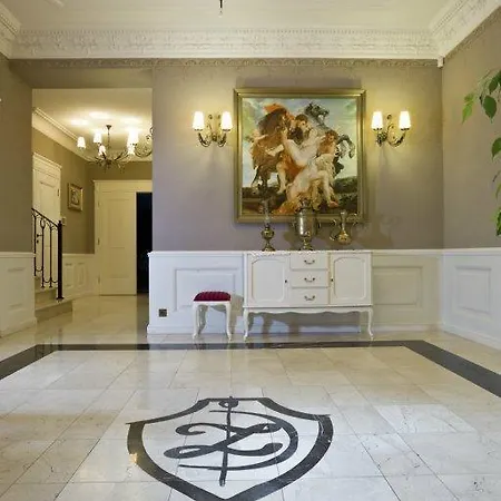 Dwor W Zabuzu 호텔 Zabuze