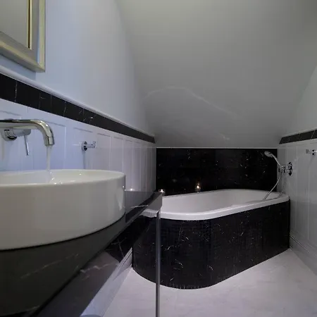 Dwor W Zabuzu Отель 4*