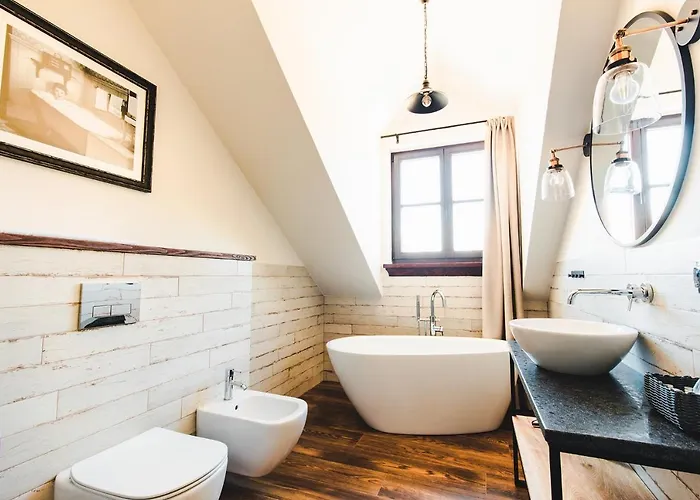 Dwor W Zabuzu Zabuże