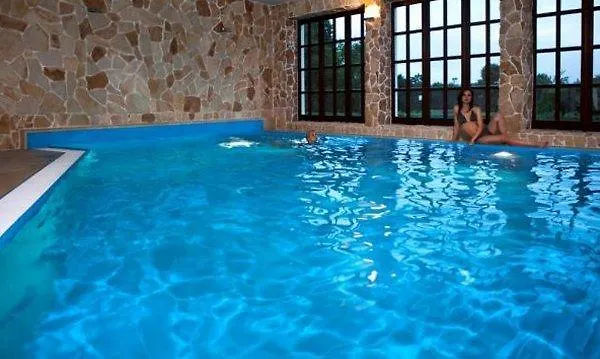 ホテル Dwor W Zabuzu