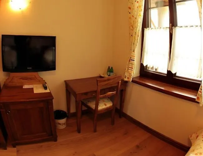 ホテル Dwor W Zabuzu 4*