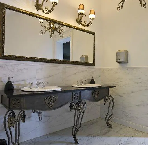 Dwor W Zabuzu Zabuże