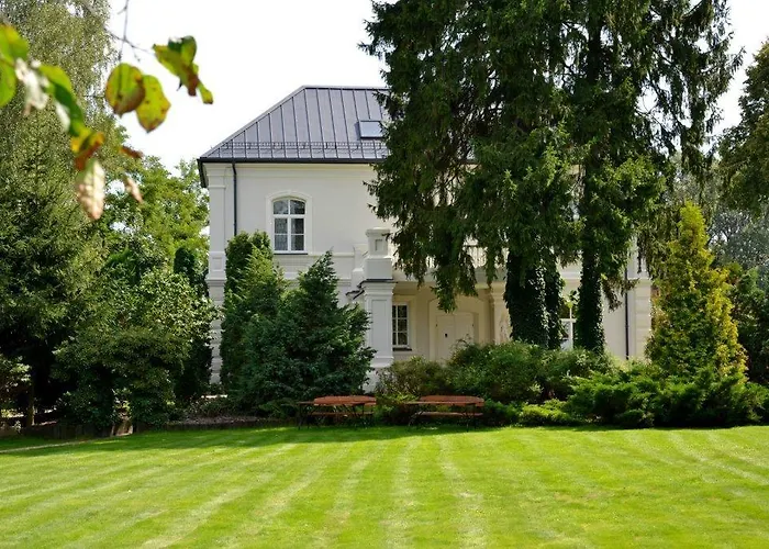 ホテル Dwor W Zabuzu Zabuże