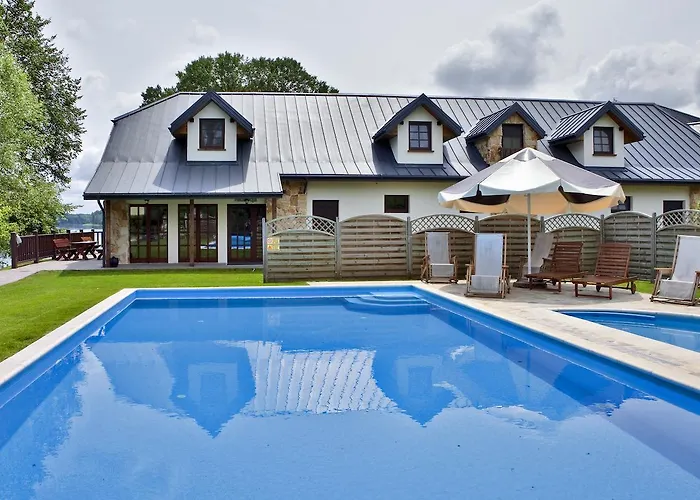 Dwor W Zabuzu ホテル Zabuże