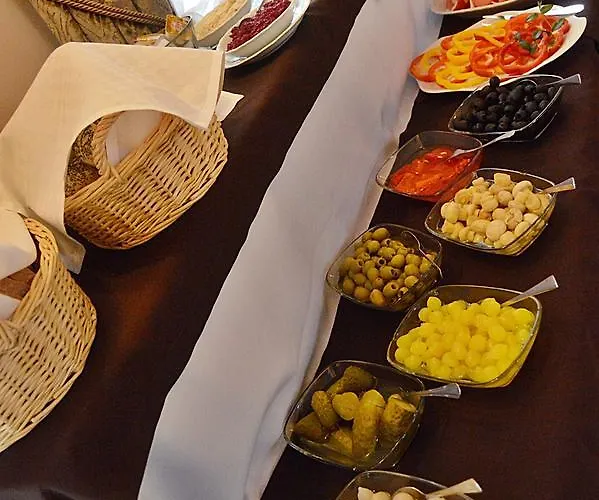 ホテル Dwor W Zabuzu 4*